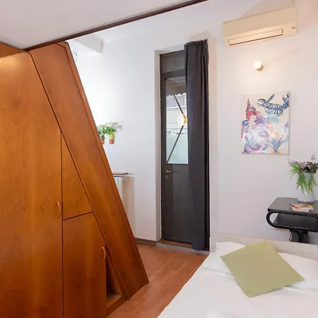 Soft Colors Exclusive Apartment - Navigli District - M2 Milan Exterior photo